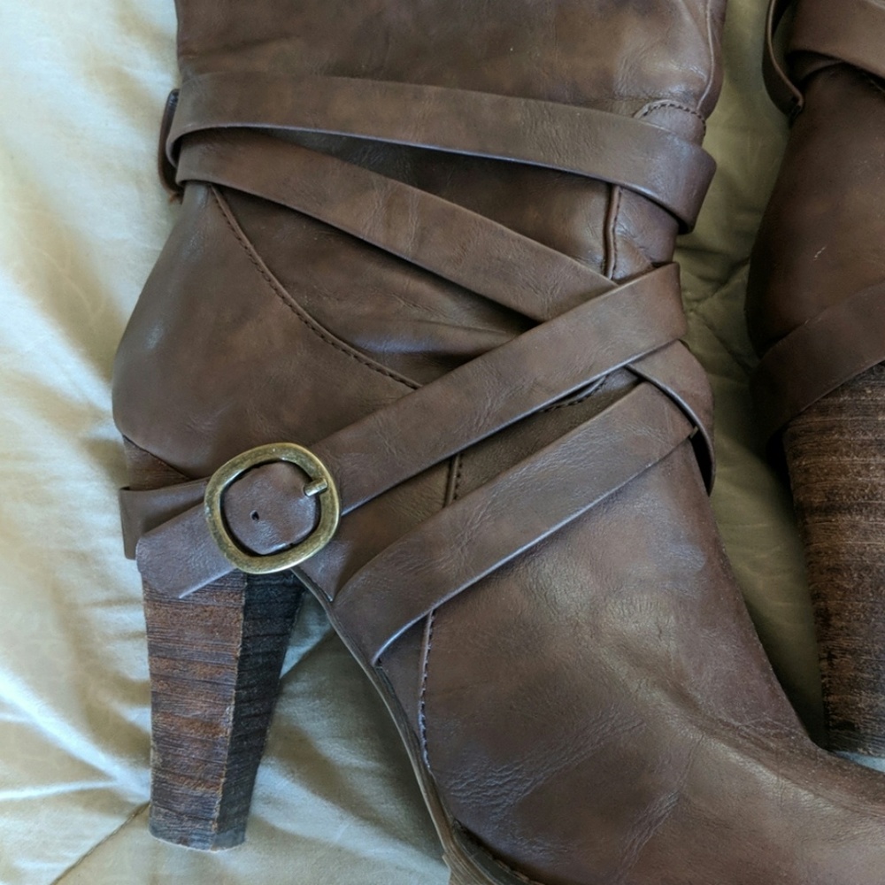 Boots - Picture 2 of 6